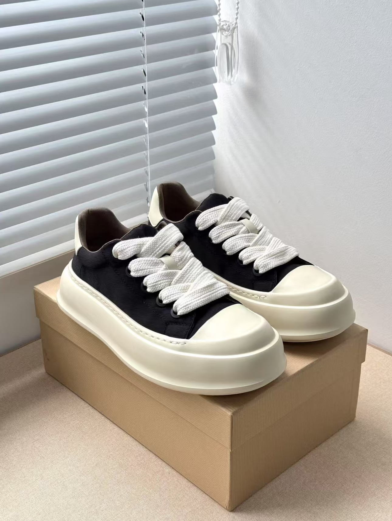 Off White Sneaker